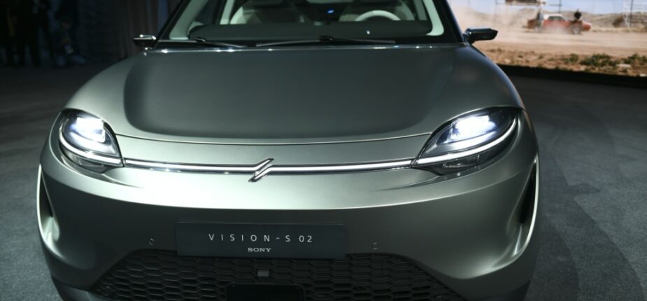 Le prototype de véhicule électrique Vision-S 02, présenté par Sony, le 4 janvier 2022 à Las Vegas
