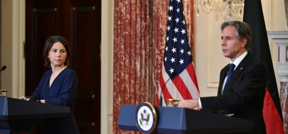 Le secrétaire d'Etat américain Antony Blinken et son homologue allemande Annalena Baerbock lors d'une conférence de presse le 5 janvier 2022 à Washington