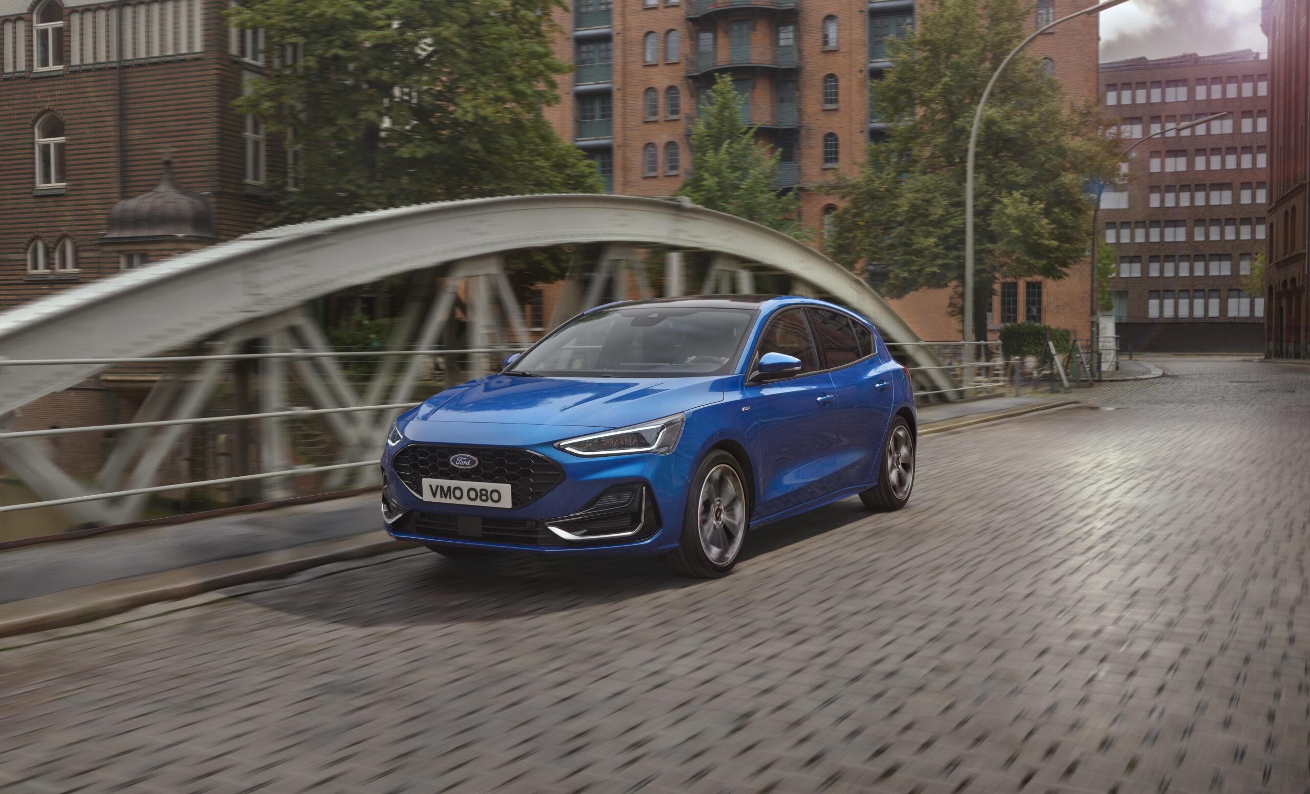 FORD_FOCUS_ST-LINE_OUTDOOR_01