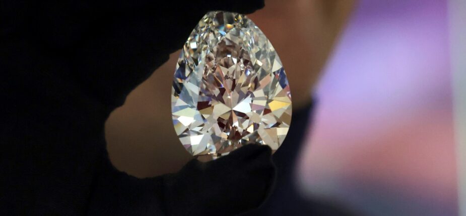 Un diamant blanc de 228,31 carats surnommé