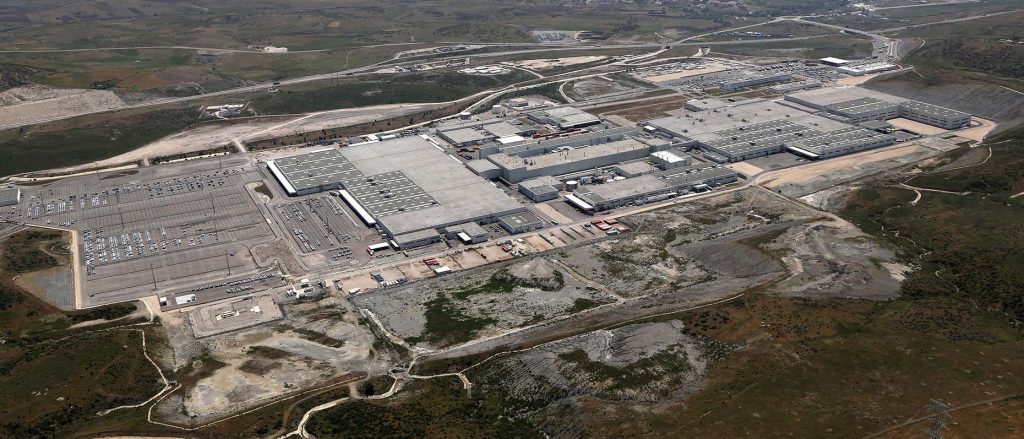 Usine-Renault-7084-1024×439