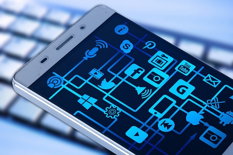 smartphone-internet-social media