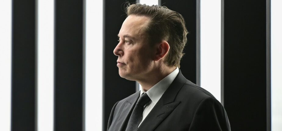 Elon Musk dans sa nouvelle usine Tesla près de Berlin, le 22 mars 2022