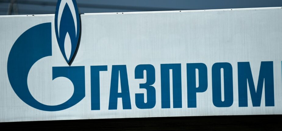 Le logo du géant gazier russe Gazprom, sur une de ses stations-service, à Moscou le 16 avril 2021