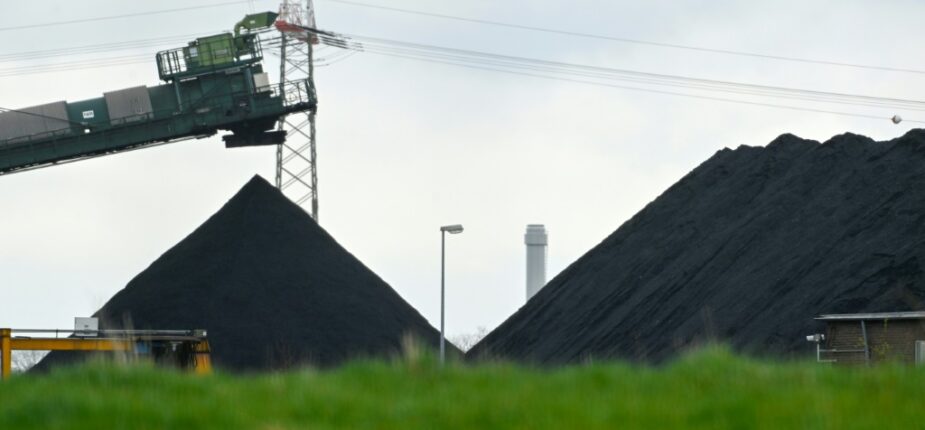 Des tas de houille près de la centrale à charbon Steag de Duisbourg, le 5 avril 2022 dans l'ouest de l'Allemagne