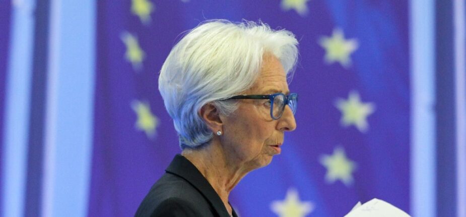 La présidente de la BCE Christine Lagarde s'adresse à la presse à Francfort, le 21 juillet 2022