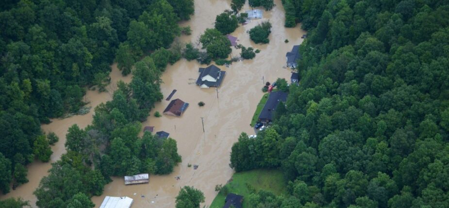 Photo fournie le 30 juillet 2022 par la Garde nationale du Kentucky des inondations dans l'est de l'Etat