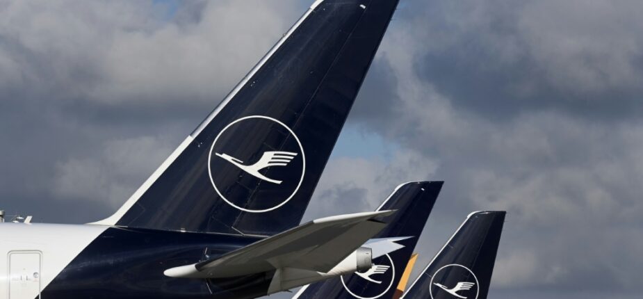 Des avions de la compagnie Lufthansa à Munich, en Allemagne, le 8 novembre 2021