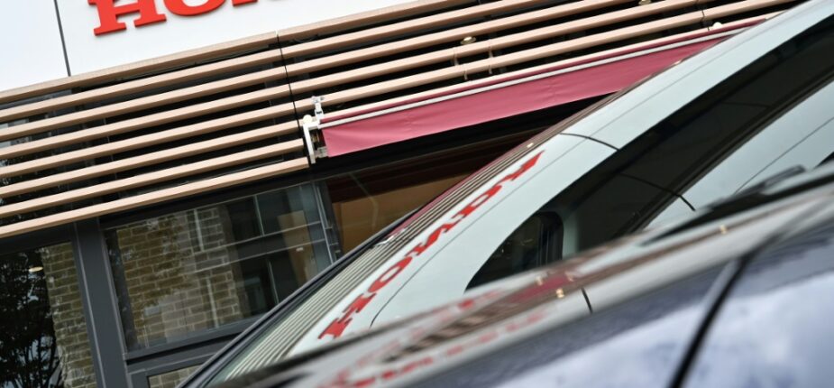 Le logo Honda s'affiche en devanture d'une salle d'exposition, le 6 novembre 2020, au siège du groupe à Tokyo