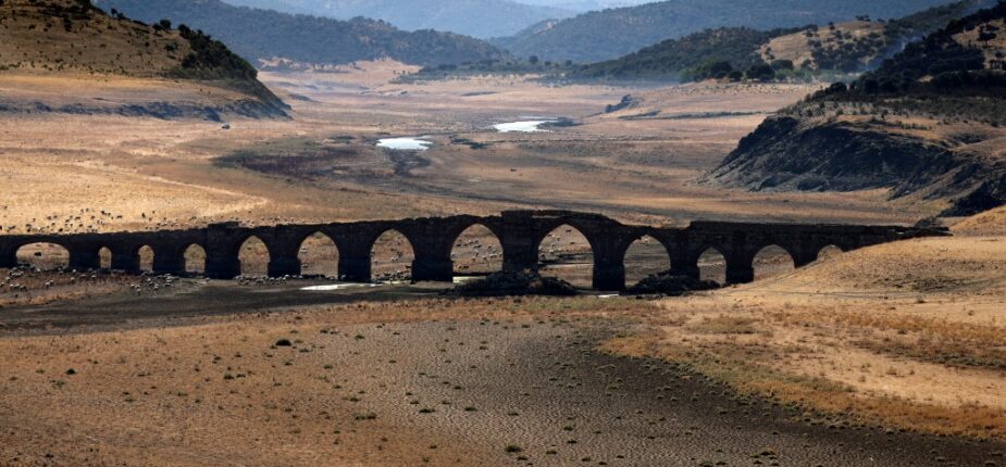 Une partie de la la rivière Guadiana à sec à Villarta de los Montes, en Espagne, le 16 août 2022