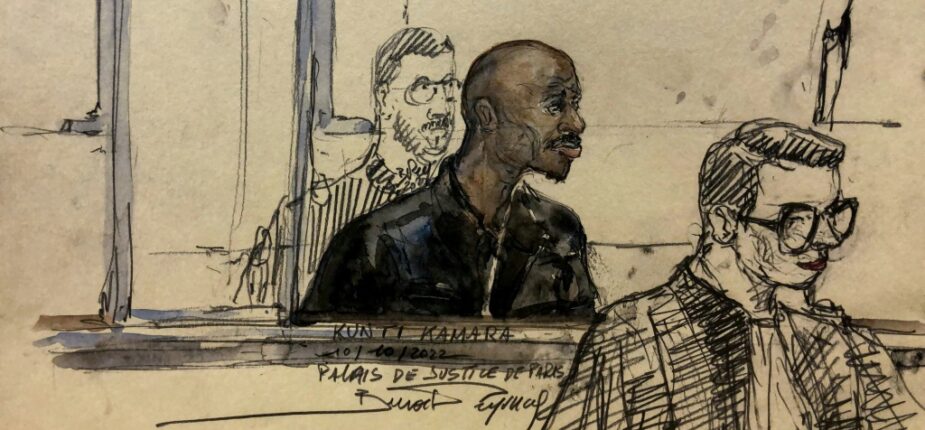 AFPCroquis d'audience de l'ancien commandant du groupe rebelle libérien de l'Ulimo, Kunti Kamara, à l'ouverture de son procès devant la cour d'assises de Paris, le 10 octobre 2022