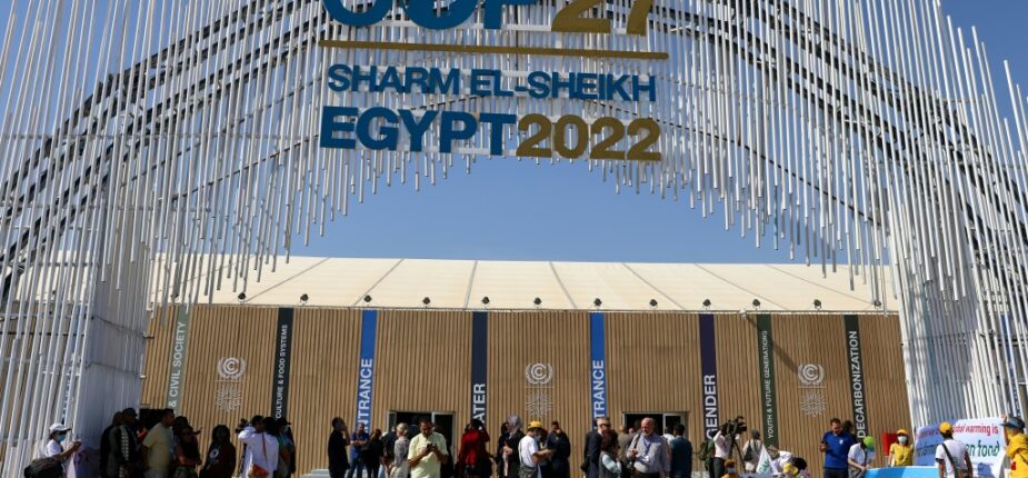 AFPDes militants manifestent à l'entrée du centre de conférence de la COP27 à Charm el-Cheikh en Egypte, le 6 novembre 2022
