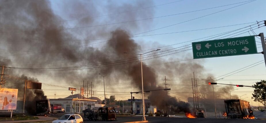 La garde nationale mexicaine patrouille dans les rues de Culiacan, au Mexique, après l'arrestation du narcotrafiquant Ovidio Guzman le 5 janvier 2023