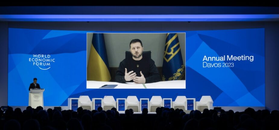 Le président ukrainien Volodymyr Zelensky, en visioconférence au Forum économique mondial de Davos, le 18 janvier 2023