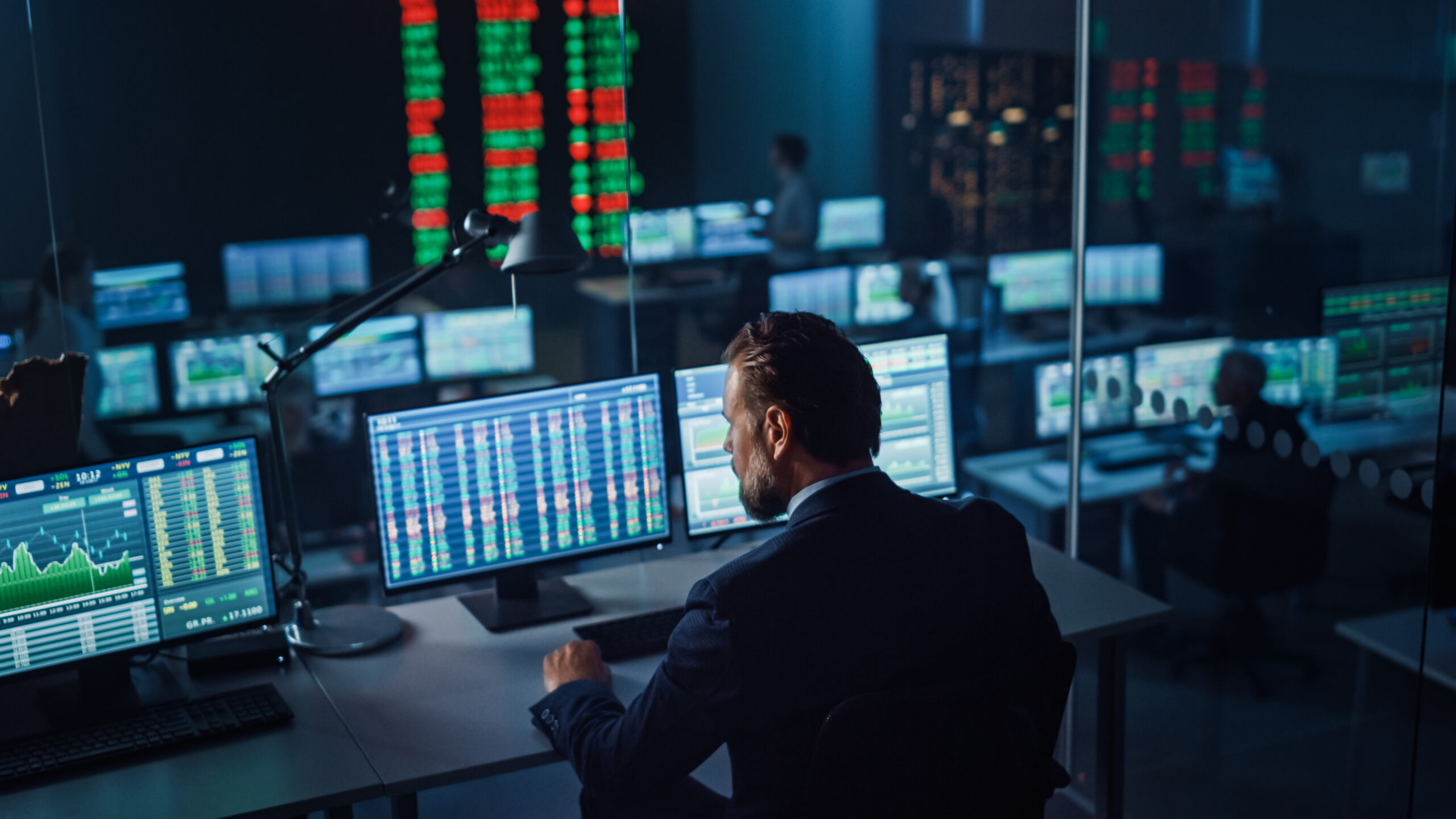 Professional,Financial,Data,Analysts,Working,In,A,Modern,Monitoring,Office