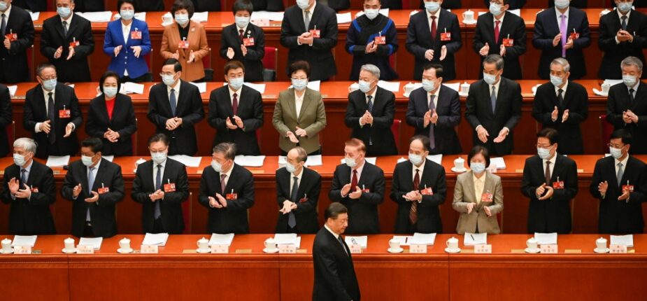 Le président chinois Xi Jinping arrive devant la session annuelle du Parlement à Pékin, le 7 mars 2023