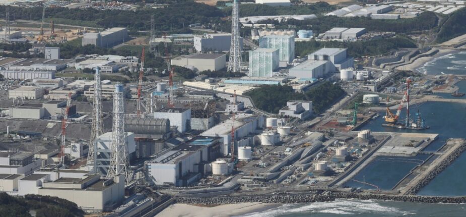 Vue aérienne du site de la centrale nucléaire de Fukushima Daiichi au Japon, le 24 août 2023