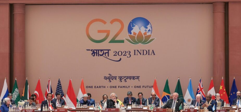 Le Premier ministre indien Narendra Modi (c) et les dirigeants du G20 lors de la session de clôture du sommet, le 10 septembre 2023 à New Delhi