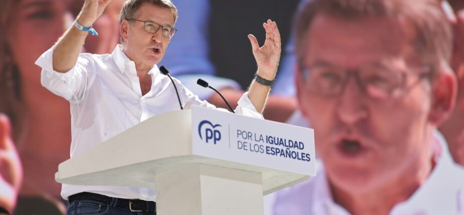 Le chef du Parti populaire Alberto Núñez Feijóo prononce un discours à Madrid, le 24 septembre 2023