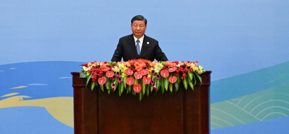 Le président chinois Xi Jinping prononce un discours à l'ouverture du forum des Nouvelles routes de la soie, le 18 octobre 2023.