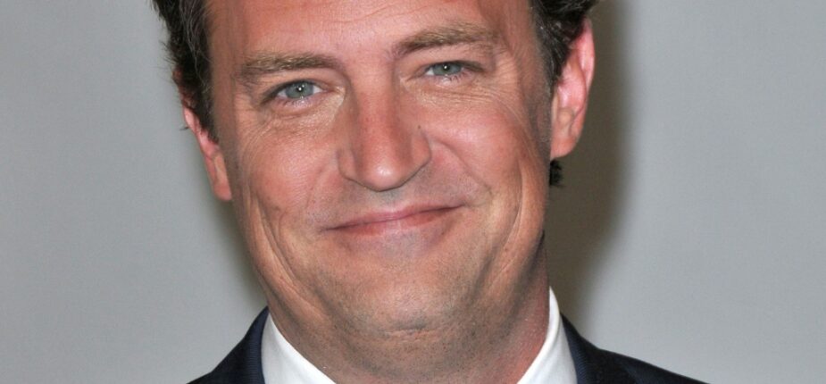 L'acteur Matthew Perry, retrouvé mort à son domicile à Los Angeles, pose le 1 août 2010 à Bervely Hills