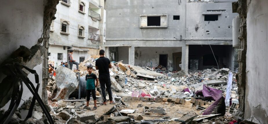 Après des frappes israéliennes à Rafah, dans le sud de la bande de Gaza, le 12 novembre 2023