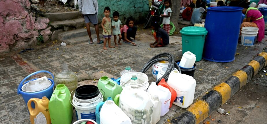 Les enfants d'Asie du Sud sont confrontés à une importante pénurie d'eau, aggravée par les effets du changement climatique, selon l'Unicef