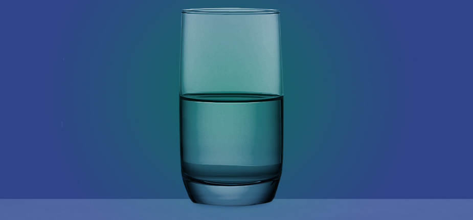 verre moitié plein moitié vide