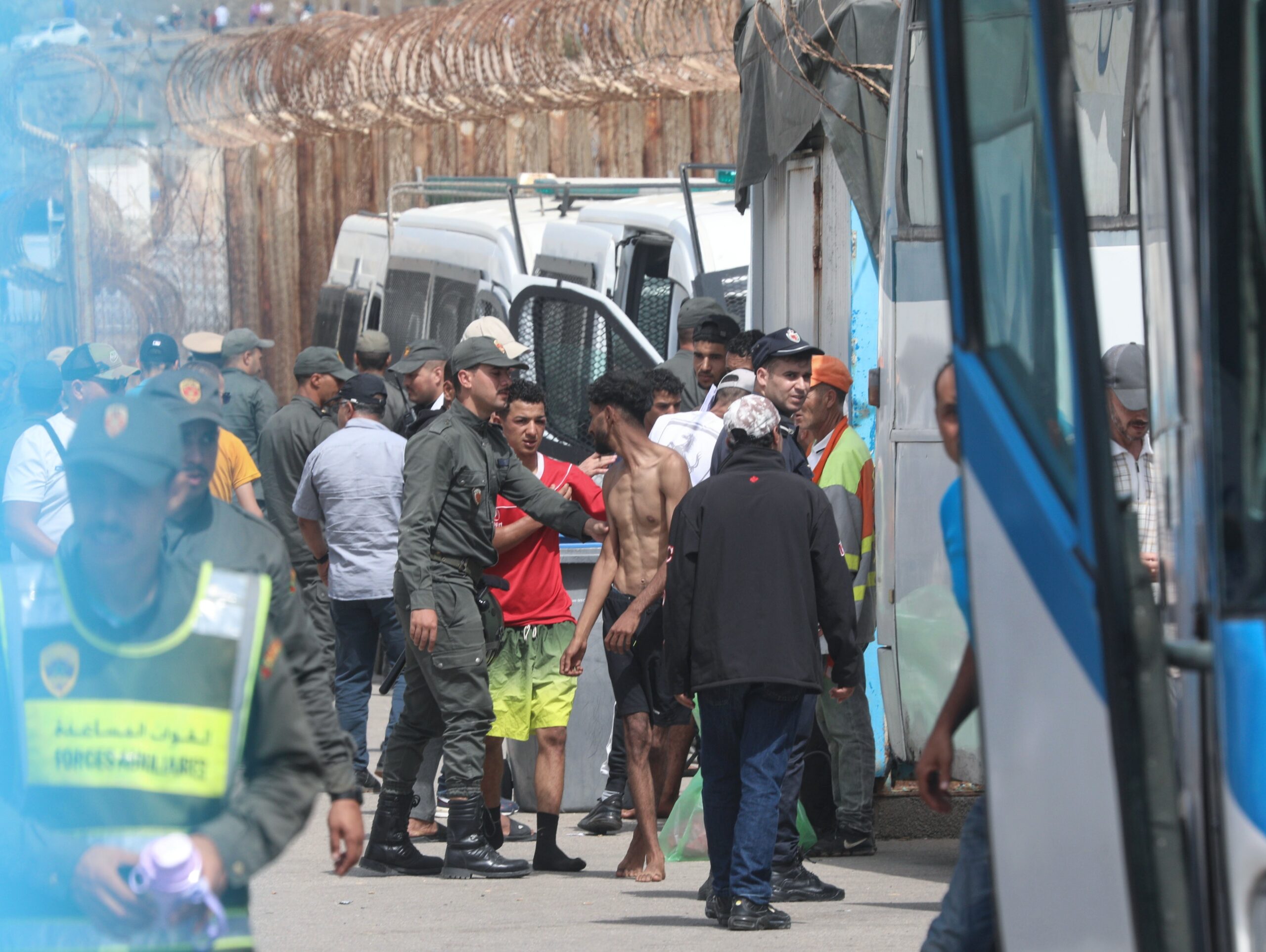 Tétouan : le Parquet général lance une enquête sur la diffusion de photos de personnes en maillot de bain assises au sol