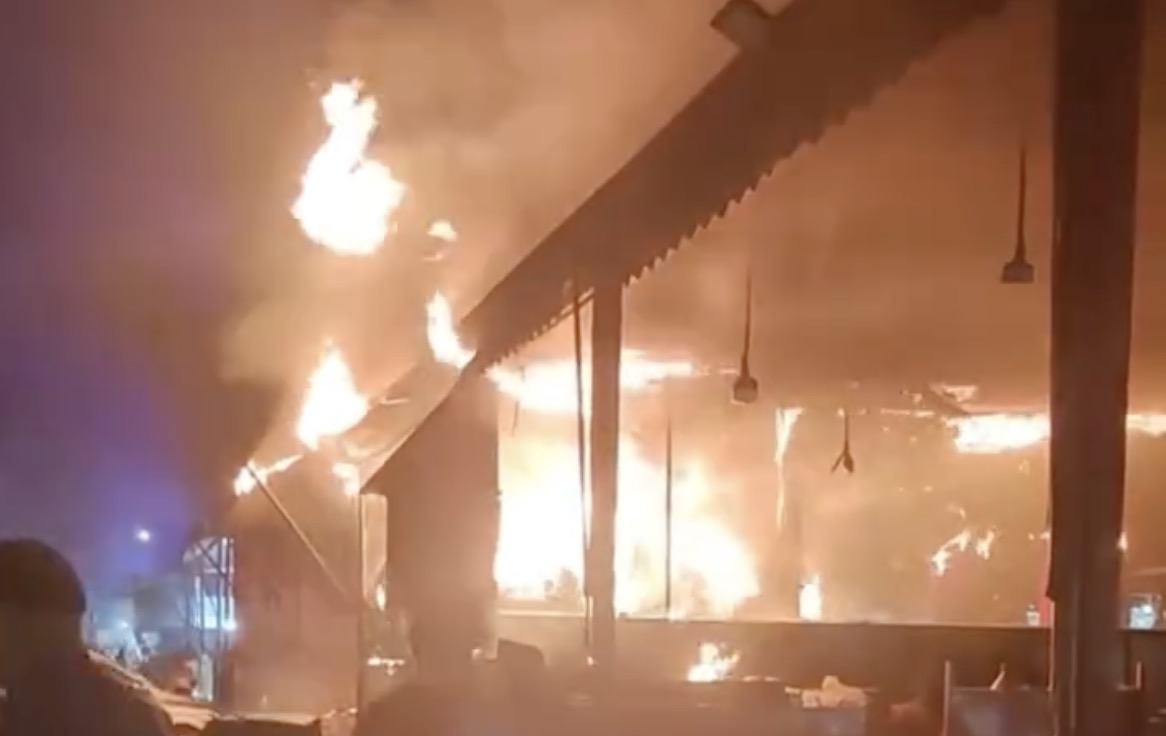 Vidéo: un restaurant prend feu à Had Soualem…