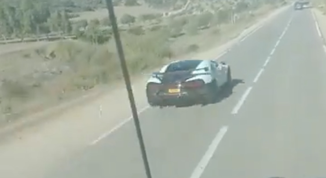 Vidéo: Grave accident entre deux Bugatti et un camion sur la route de Tanger…