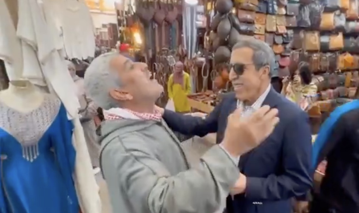 Vidéo: La balade chaleureuse de Omar Hilale au cœur de Marrakech !