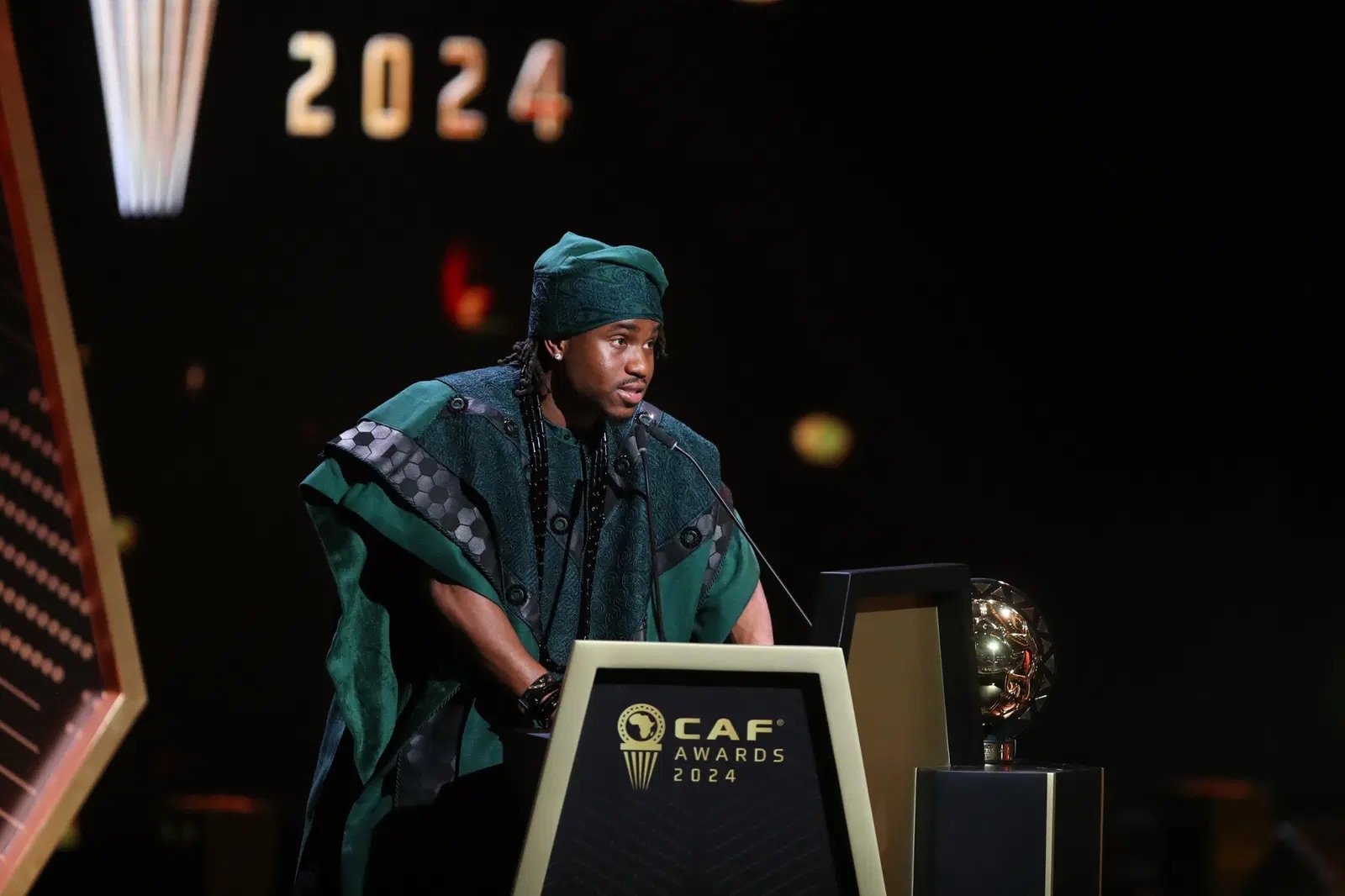 CAF Awards 2024: Le Nigérian Lookman succède à son compatriote Osimhen