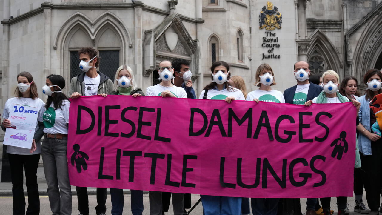 4b624d0e054e8e5fbeee65b6fa471db307a18381