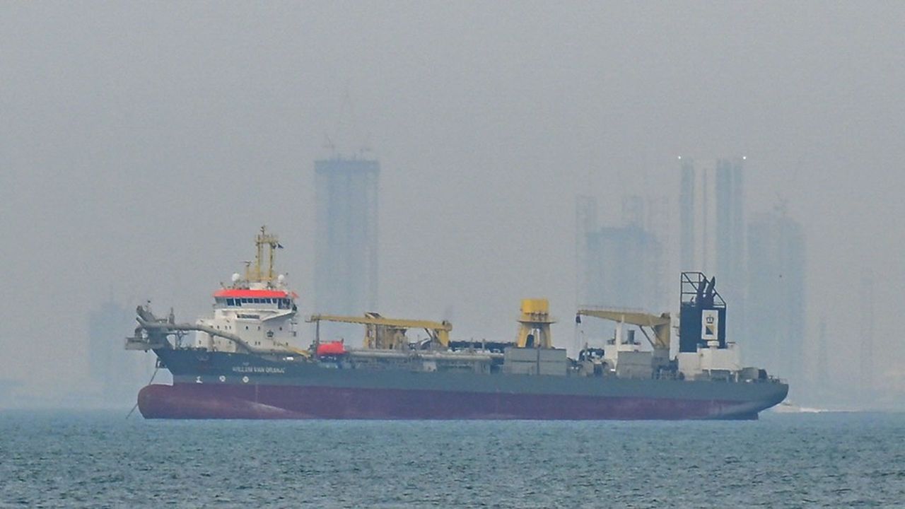 Commercial vessels divert to UAE coasts amid navigation issues