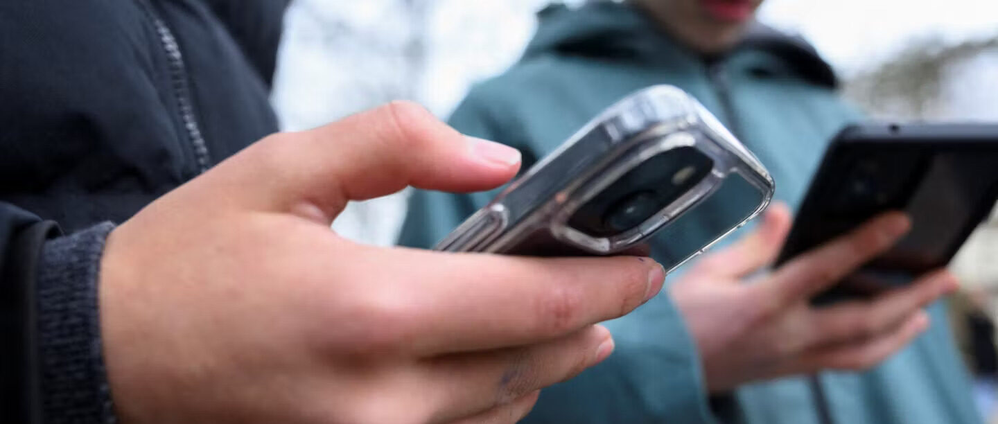 téléphones-réseaux-sociaux
